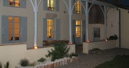 Maison de caractÚre du 18 e s. Avec piscine privée 12 x 6 m