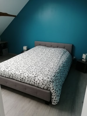 2 bedrooms, iron/ironing board, travel cot, free WiFi