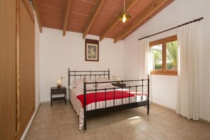 2 chambres, fer et planche à repasser, lit parapluie, Wi-Fi gratuit