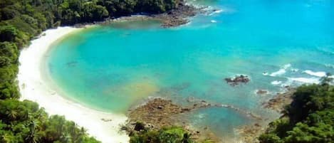 Una spiaggia nelle vicinanze, teli da spiaggia