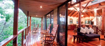 Luxury Tree House in the heart of Manuel Antonio!