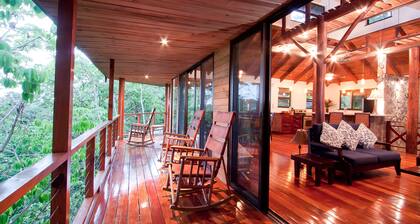 Luxury Tree House in the heart of Manuel Antonio!