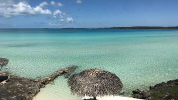 شاطئ خاص، كراسي للتشمس، مناشف للشاطئ