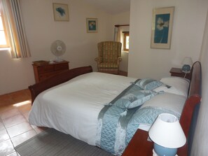 3 bedrooms, iron/ironing board, travel cot, free WiFi - Spacious Cottage, private pool with great views, good for relaxing, hiking, golf (Pailloles)