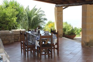 Outdoor dining - Holiday House with Panoramic View (Casa Santa)