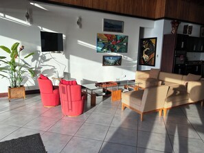 Télévision, chaîne hi-fi