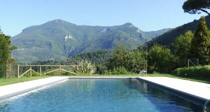 Amongst Mediterrenean perfumes and colours, W/pool, garden,private parking
