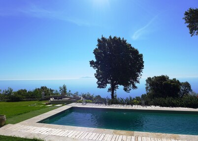 EPOUSTOUFLANTE SEA VIEW BREATHTAKING SEA VIEW8 people.9e pers possible