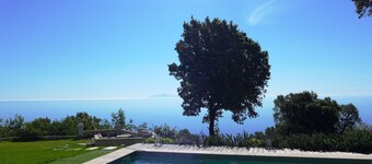 EPOUSTOUFLANTE SEA VIEW BREATHTAKING SEA VIEW8 people.9e pers possible