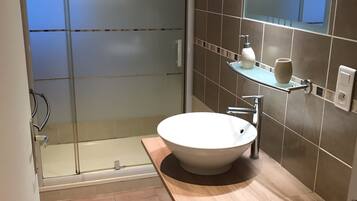 Douche, papier toilette