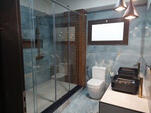 Shower, hair dryer, towels - Villa Elia is situated in a quiet area, surrounded by olive trees with a private (Πιτσίδια)