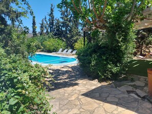 Pool - Villa Elia is situated in a quiet area, surrounded by olive trees with a private (Πιτσίδια)
