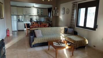 电视、书、立体声音响