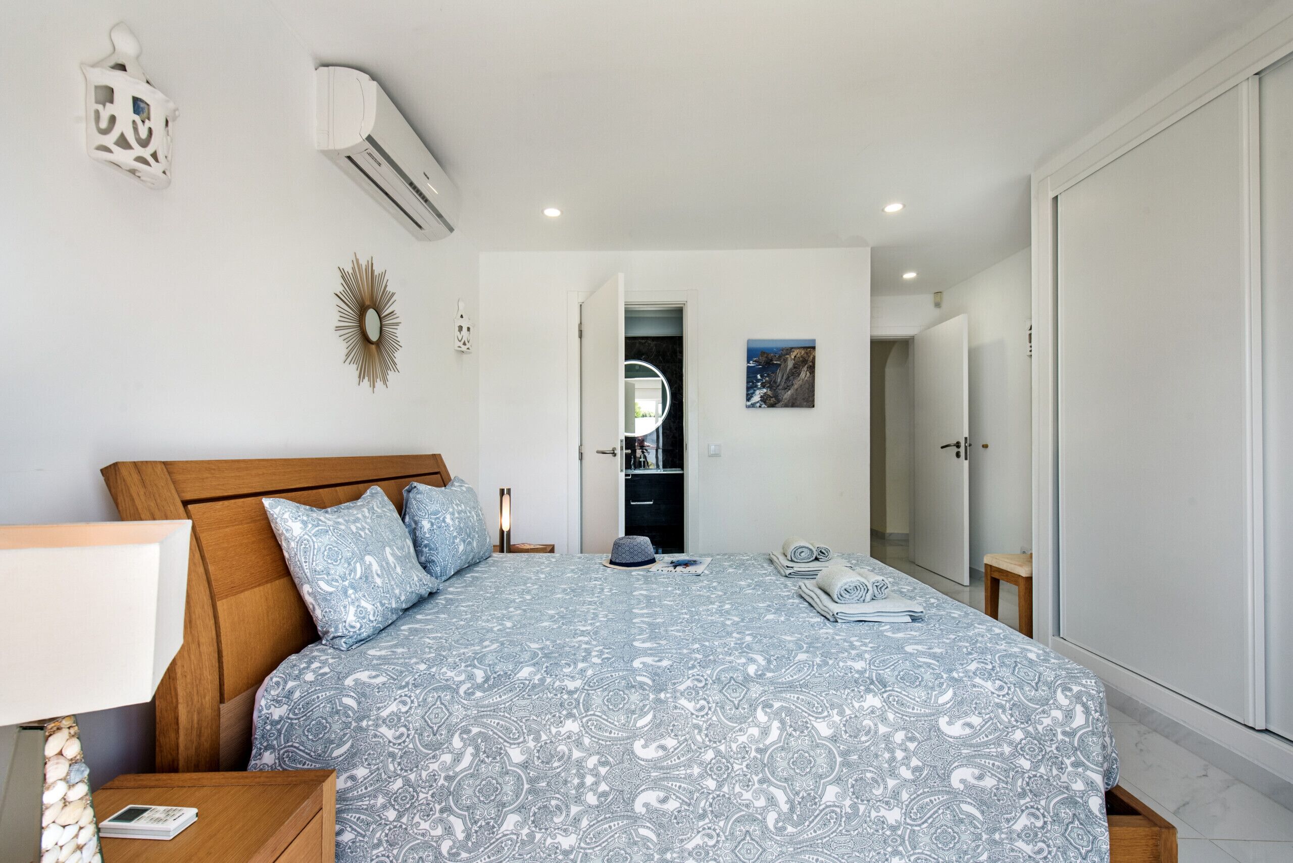 2 bedrooms, in-room safe, iron/ironing board, free WiFi