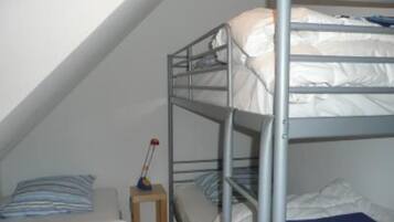 2 bedrooms, iron/ironing board, bed sheets