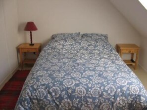2 bedrooms, iron/ironing board, bed sheets