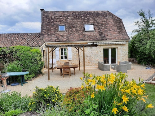 Stone house with pool 200 meters from a small village. Cul de sac.