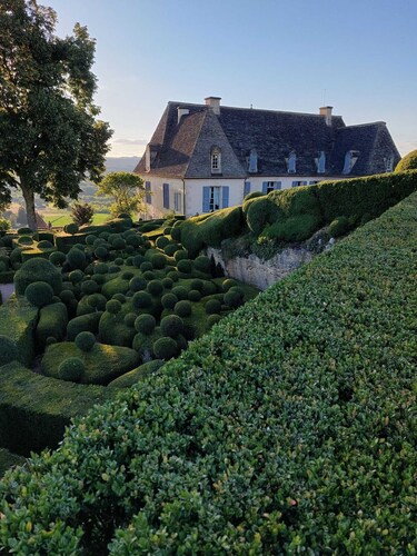 Stone house with pool 200 meters from a small village. Cul de sac.