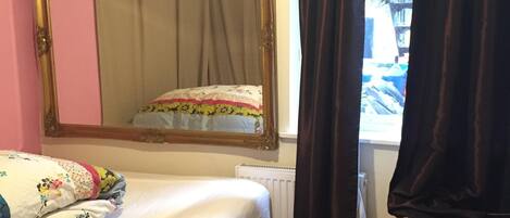 2 soverom, strykejern/-brett, wi-fi (inkludert) og sengetøy