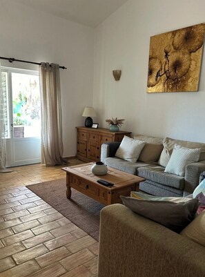 Smart TV, fireplace, DVD player, books -  Portugal Private Villa with private pool rural quiet tranquil setting (moncaropacho)