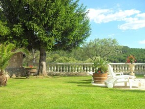 Property grounds - Villa with private heated pool from May onwards  (Cabasse)