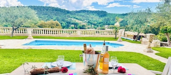 Villa, private heated pool from May onwards