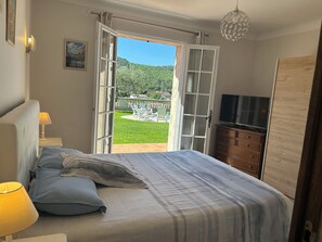 3 bedrooms, desk, iron/ironing board, travel cot - Villa, private heated pool from May onwards (Cabasse)