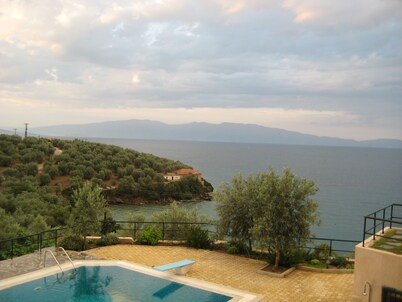 Elegant villa with private beach, pool, barbecue, sauna, jacuzzi and herb garden