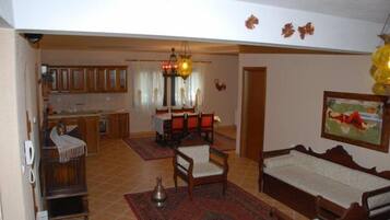 TV, fireplace, DVD player, stereo
