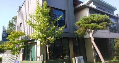 'EAT, PRAY, LOVE' Spoon house