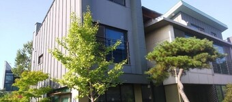 'EAT, PRAY, LOVE' Spoon house