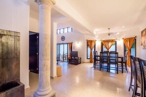 Dining - Swimming Pool, Rooftop Terrace, 4 Blocks from Ocean (Cozumel)