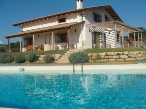 Pool - Apartment in villa with pool close to sea, countryside, in the area of "barocco" (Ragusa)
