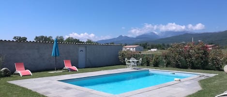 Piscine extérieure, piscine chauffée