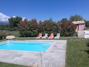 Piscina all'aperto, una piscina riscaldata