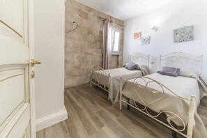 4 Schlafzimmer, Bügeleisen/Bügelbrett, WLAN, Bettwäsche