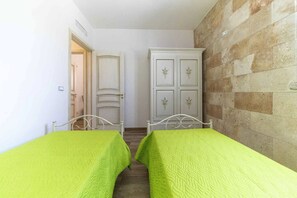 4 chambres, fer et planche à repasser, Wi-Fi, literie fournie