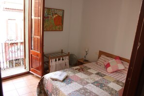4 bedrooms, desk, iron/ironing board, travel cot