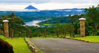 Casa Isabelita-4/2Home, AC, WiFi,Lake View, Brkfast on 1st day