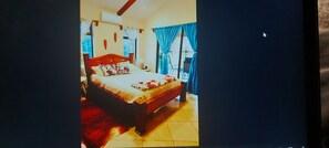 4 bedrooms, desk, iron/ironing board, free WiFi