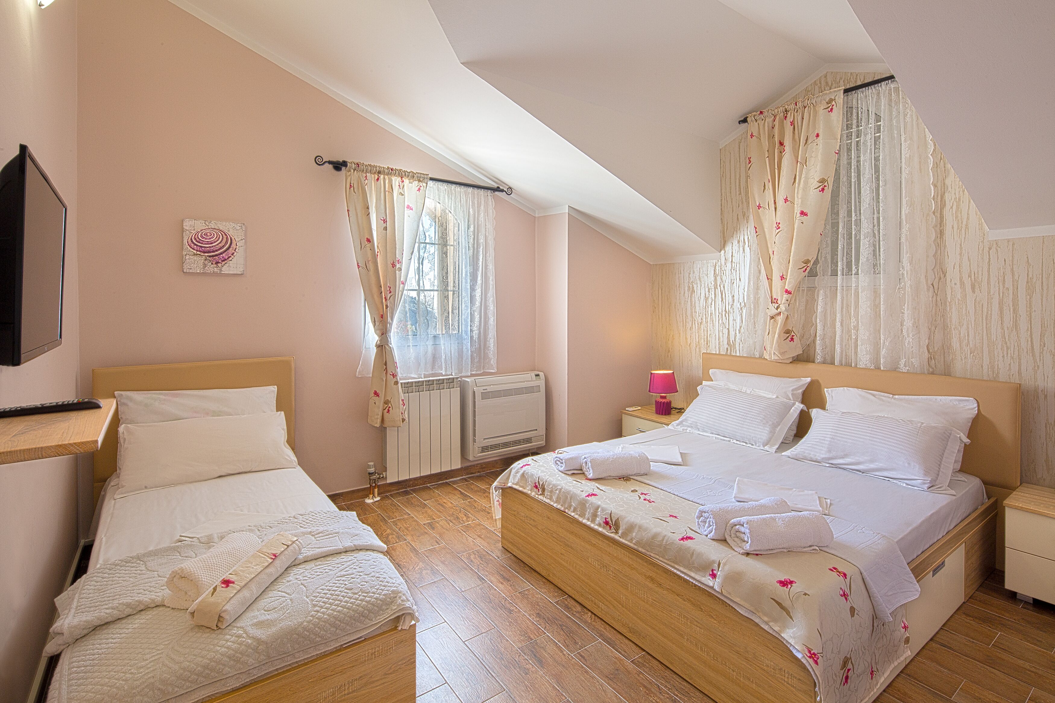 4 Schlafzimmer, Zimmersafe, Bügeleisen/Bügelbrett, WLAN