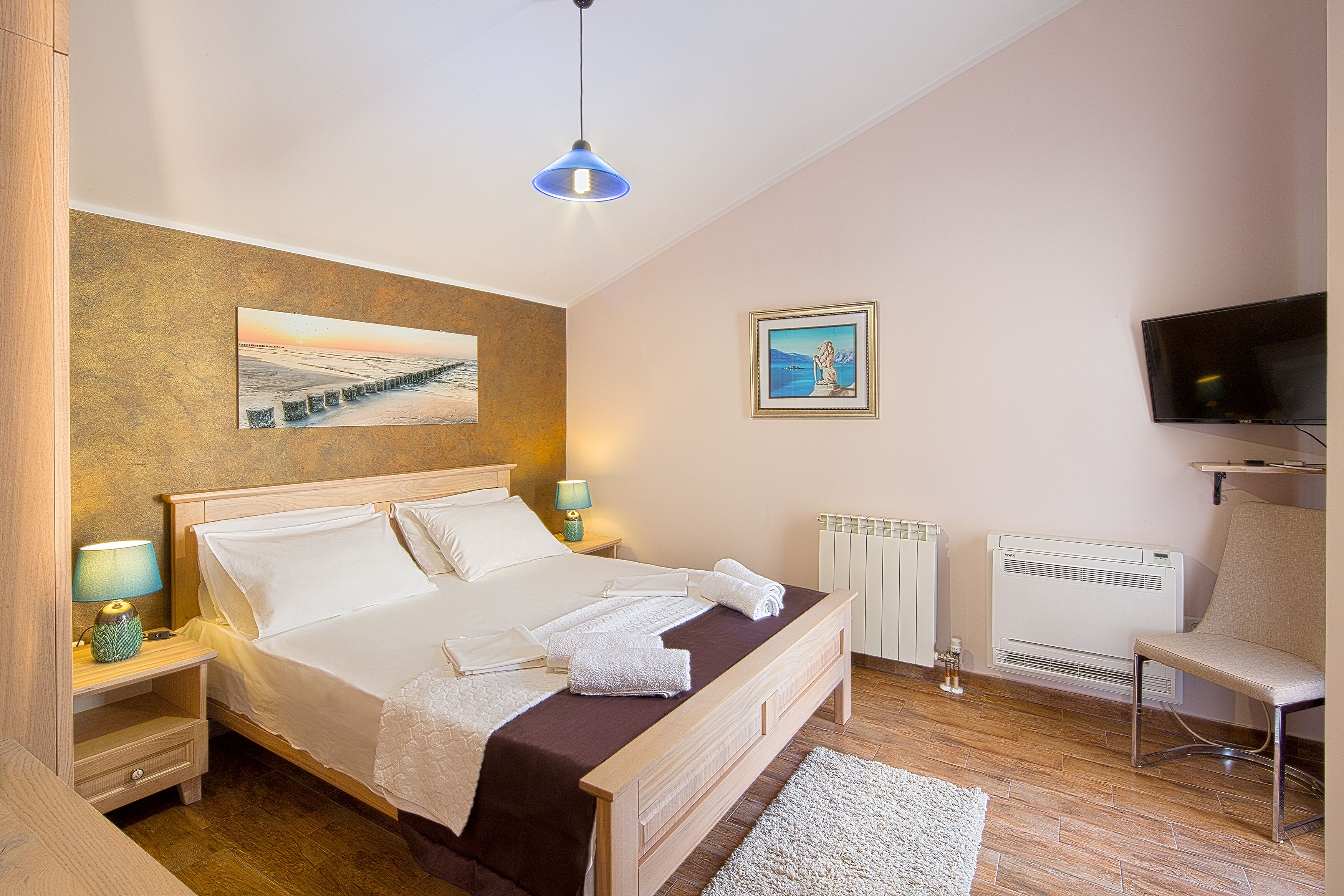 4 Schlafzimmer, Zimmersafe, Bügeleisen/Bügelbrett, WLAN