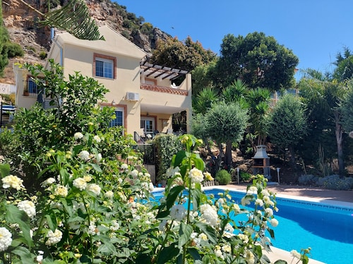 Luxusvilla mit privatem Pool, Nr. Malaga und Marbella. 2 + 1 Betten (optionales Apartment).