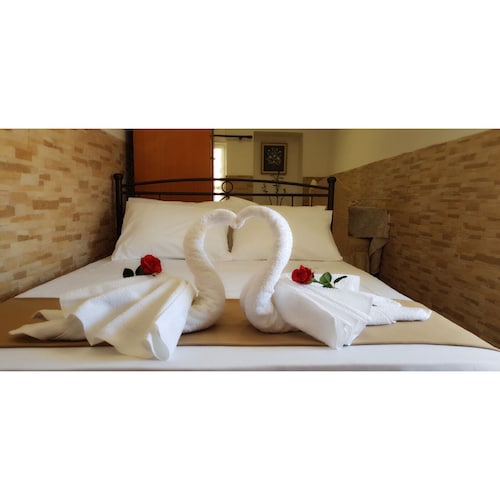 Yota's  Studio in center of Poros