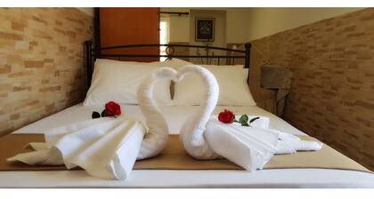 Yota's Studio in center of Poros