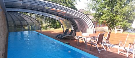 Alberca al aire libre y alberca climatizada