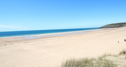 Maison mitoyenne avec WIFI et animaux acceptés prÚs de la mer