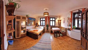 3 bedrooms, iron/ironing board, free WiFi, bed sheets - • CASA PELU • cozy farmhouse at the foot of the Carpathian Mountains near Sibiu (Vale)