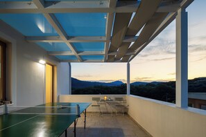 Outdoor dining - Villa Elesia, with easy access to southern beaches (Rethymno)