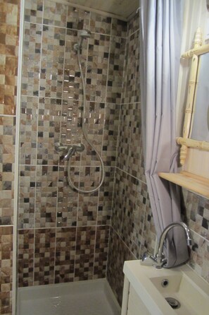 Shower, toilet paper
